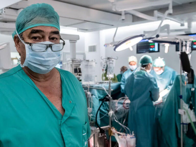 Dr. Rodríguez en quirófano